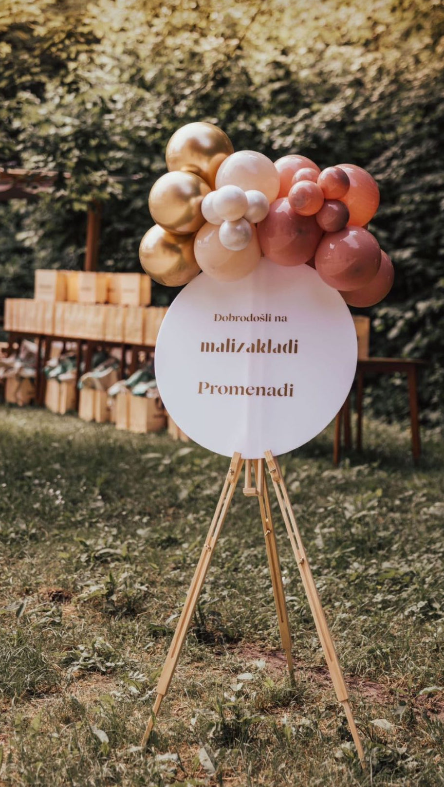 Welcome board stojalo z baloni pleksi krogom in stojalom za izposojo